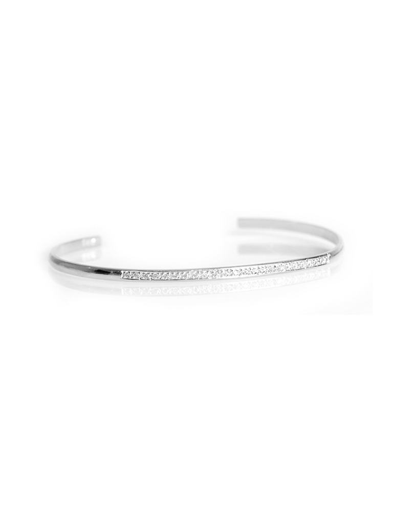Slender .925 silver bracelet with rhodium finish and cubic zirconia.