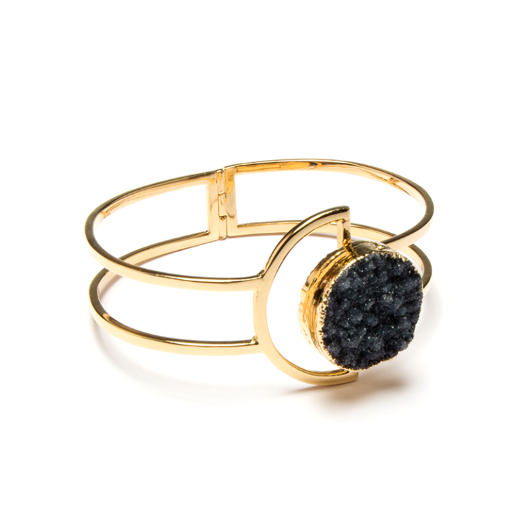 Half-moon bracelet with Druzy stone, finished in 14K gold plating.